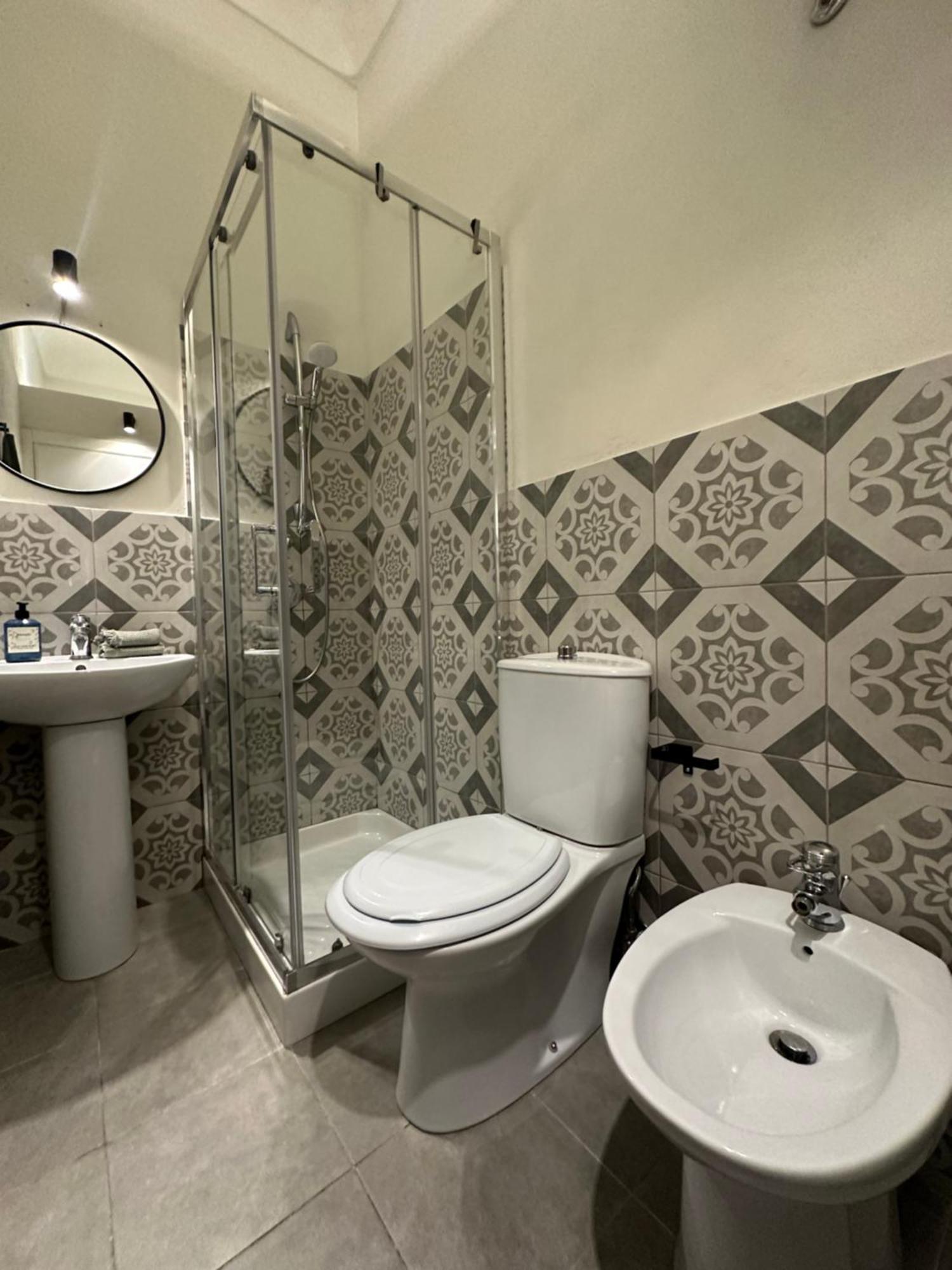 F Home Ното Екстер'єр фото